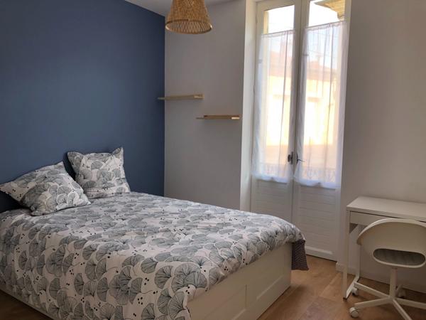 Agen, immeuble de rapport entièrement rénové composé d'un T1 bis et d'un T4. Immeuble vendu loué et meublé