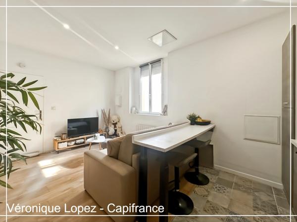 Agen, immeuble de rapport entièrement rénové composé d'un T1 bis et d'un T4. Immeuble vendu loué et meublé