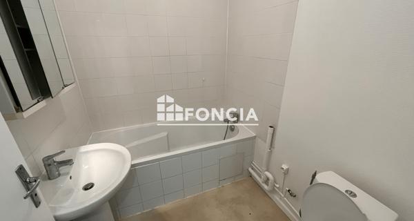 Location Studio 27.47 m² - Evry 91000