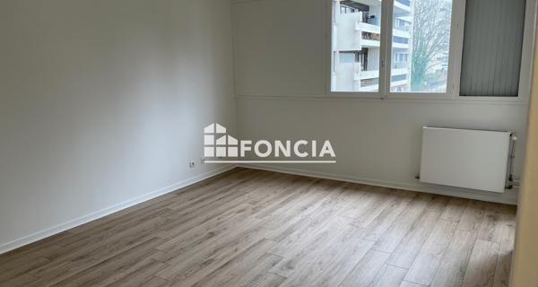 Location Studio 27.47 m² - Evry 91000