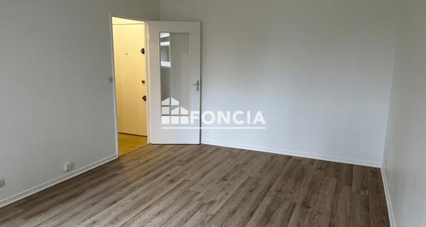 Location Studio 27.47 m² - Evry 91000