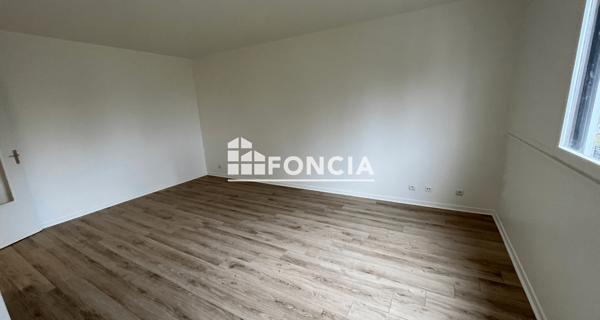 Location Studio 27.47 m² - Evry 91000