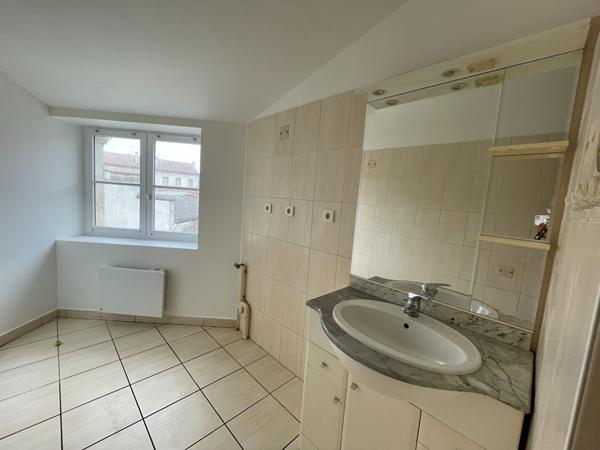 Appartement FONTENAY LE COMTE - 2 pièce(s) - 47 m2