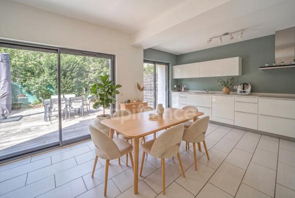 Dpt Ain (01), à vendre PREVESSIN MOENS appartement T4 de 153,89 m²