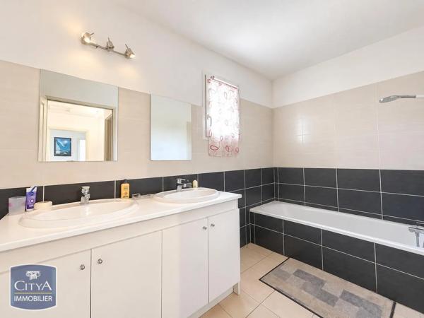 Maison à louer 4 pièces 77.45m² Fos-sur-Mer (13270)