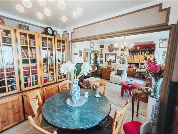 Appartement
         5 pièces
        - 89 m² 244 500 € *