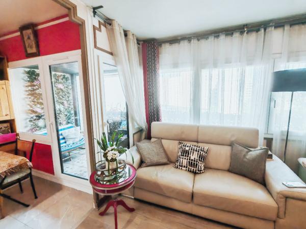 Appartement
         5 pièces
        - 89 m² 244 500 € *