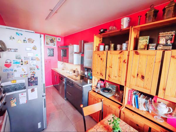 Appartement
         5 pièces
        - 89 m² 244 500 € *