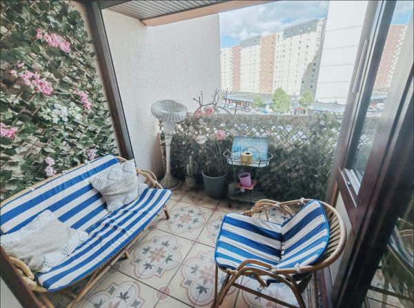 Appartement
         5 pièces
        - 89 m² 244 500 € *