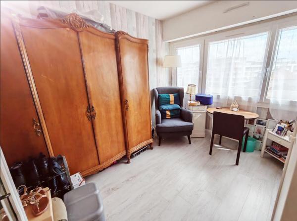 Appartement
         5 pièces
        - 89 m² 244 500 € *