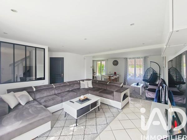 Maison à vendre 7 pièces 141 m² Le Coudray-Montceaux