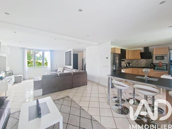 Maison à vendre 7 pièces 141 m² Le Coudray-Montceaux