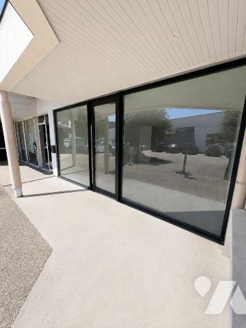 Local à usage commercial Bourg de PLOEREN 50 M2