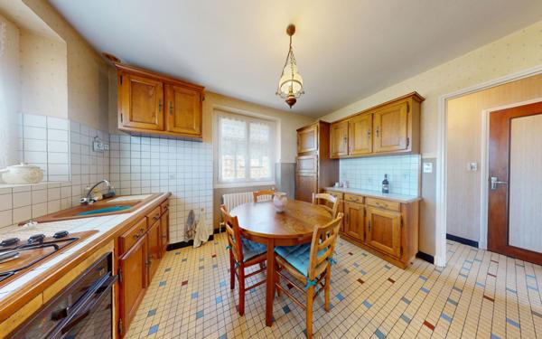 Maison à vendre    5 pièces •  Salles-Curan