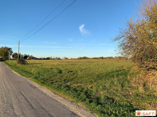 TERRAIN CONSTRUCTIBLE AVEC HANGAR