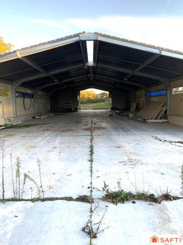 TERRAIN CONSTRUCTIBLE AVEC HANGAR