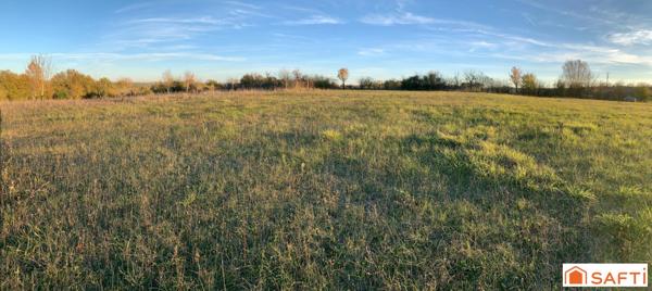 TERRAIN CONSTRUCTIBLE AVEC HANGAR