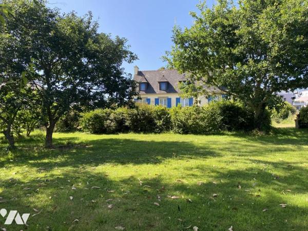 Propriété unique au coeur de PLOUGASTEL sur plus de 3 000m² de terrain en zone réputée constructible