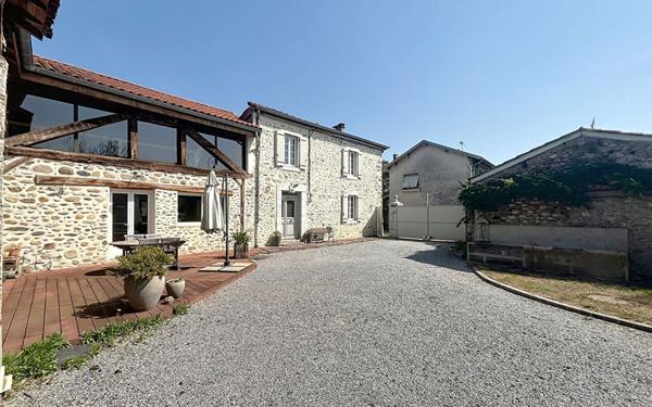 Maison à vendre    6 pièces •  Huos