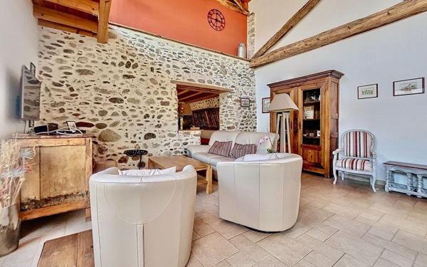 Maison à vendre    6 pièces •  Huos