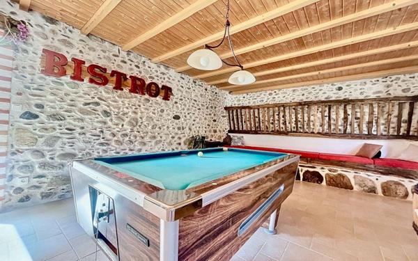 Maison à vendre    6 pièces •  Huos