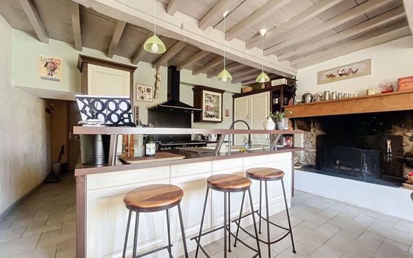 Maison à vendre    6 pièces •  Huos