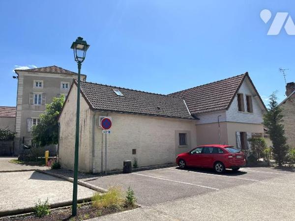 Immeuble à vendre à Cunfin (10360), Aube. Immeuble en bon état d'entretien, rénové en 2007, à u...