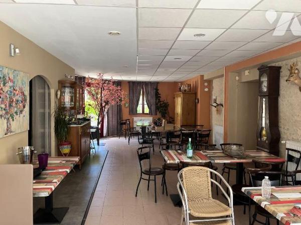 Immeuble à vendre à Cunfin (10360), Aube. Immeuble en bon état d'entretien, rénové en 2007, à u...