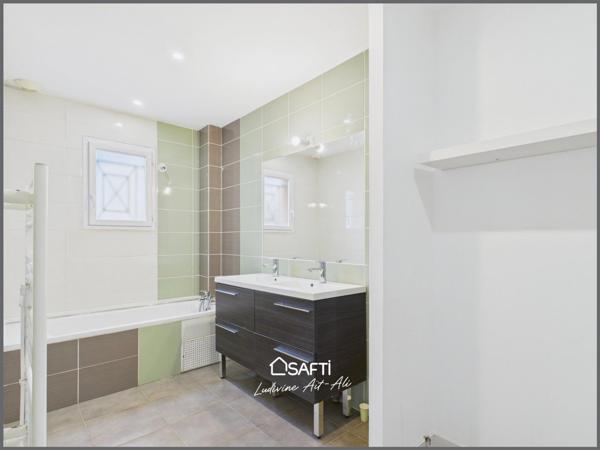 Maison récente avec jardin et terrasse ensoleillée