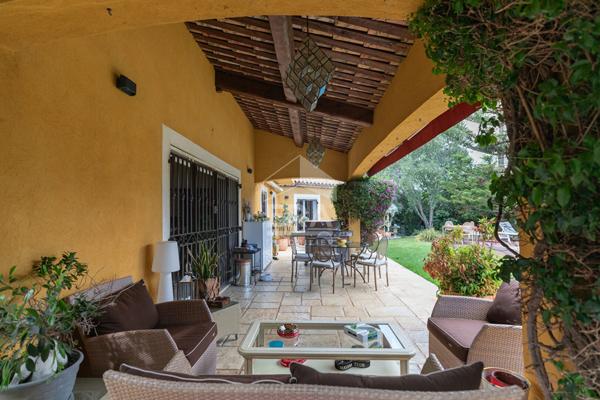 Villa - Hauteurs Golfe Juan- 10 mn de la mer