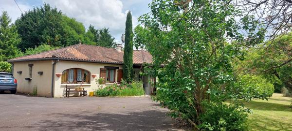 Maison d'habitation de plain pied avec piscine  à la campagne au calme !