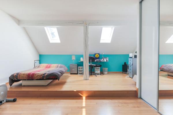 Maison individuelle avec piscine sur beau terrain de 20 ares.