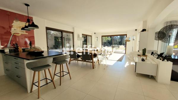 Maison 9 pièces - 242 m² Exclusivité efficity