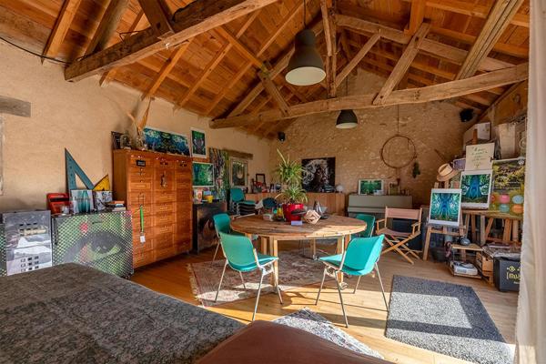 Parenthèse bucolique au coeur d’une ancienne ferme fortifiée