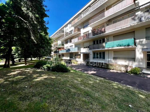Exclusivité Appartement 2 pièces LE PLESSIS BOUCHARD (95) parking et balcon