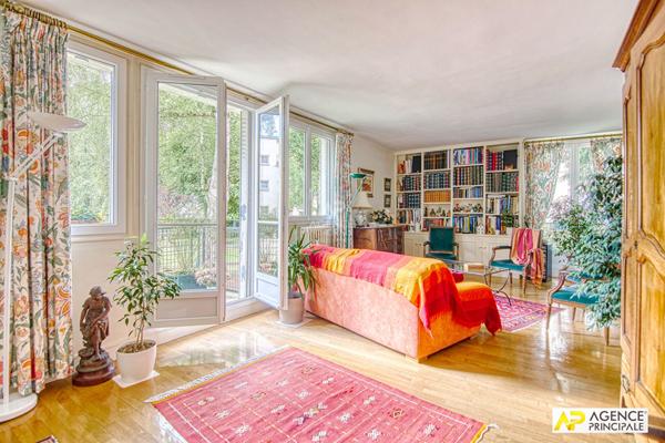 Versailles Rive Droite square Jean Houdon - Appartement 6 pièces 126.67 m² carrez avec balcons, caves et box €820 000 ** - Référence 27616