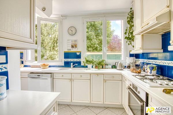 Versailles Rive Droite square Jean Houdon - Appartement 6 pièces 126.67 m² carrez avec balcons, caves et box €820 000 ** - Référence 27616