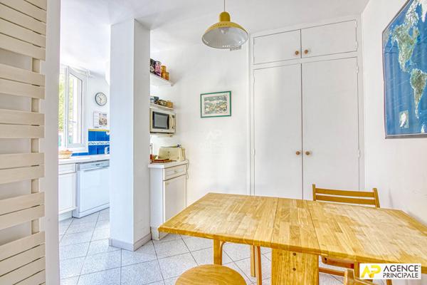Versailles Rive Droite square Jean Houdon - Appartement 6 pièces 126.67 m² carrez avec balcons, caves et box €820 000 ** - Référence 27616