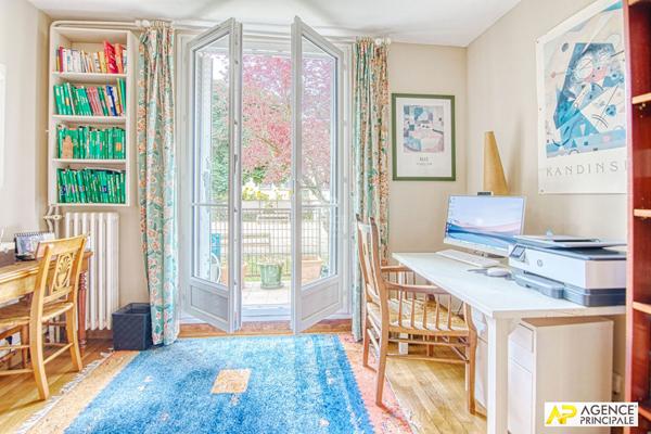 Versailles Rive Droite square Jean Houdon - Appartement 6 pièces 126.67 m² carrez avec balcons, caves et box €820 000 ** - Référence 27616