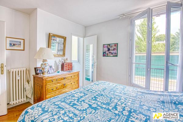 Versailles Rive Droite square Jean Houdon - Appartement 6 pièces 126.67 m² carrez avec balcons, caves et box €820 000 ** - Référence 27616