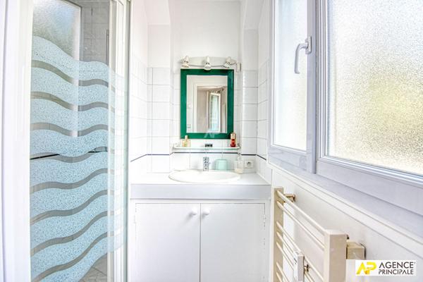 Versailles Rive Droite square Jean Houdon - Appartement 6 pièces 126.67 m² carrez avec balcons, caves et box €820 000 ** - Référence 27616