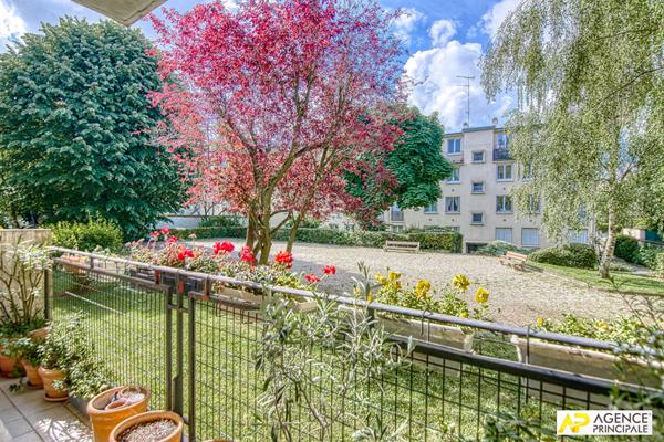 Versailles Rive Droite square Jean Houdon - Appartement 6 pièces 126.67 m² carrez avec balcons, caves et box €820 000 ** - Référence 27616