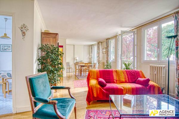 Versailles Rive Droite square Jean Houdon - Appartement 6 pièces 126.67 m² carrez avec balcons, caves et box €820 000 ** - Référence 27616