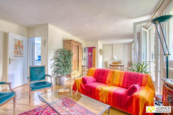 Versailles Rive Droite square Jean Houdon - Appartement 6 pièces 126.67 m² carrez avec balcons, caves et box €820 000 ** - Référence 27616
