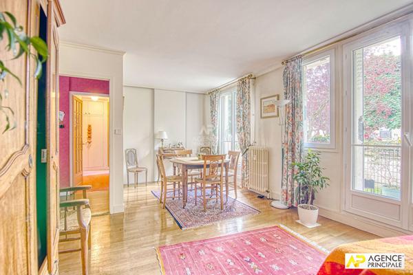 Versailles Rive Droite square Jean Houdon - Appartement 6 pièces 126.67 m² carrez avec balcons, caves et box €820 000 ** - Référence 27616