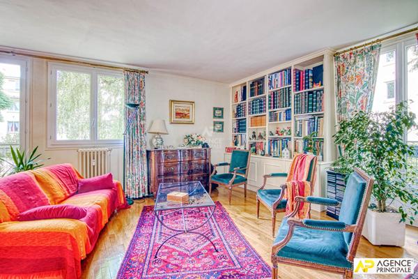 Versailles Rive Droite square Jean Houdon - Appartement 6 pièces 126.67 m² carrez avec balcons, caves et box €820 000 ** - Référence 27616