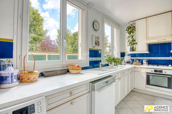 Versailles Rive Droite square Jean Houdon - Appartement 6 pièces 126.67 m² carrez avec balcons, caves et box €820 000 ** - Référence 27616