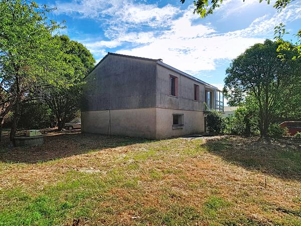 A vendre - Maison  80 m² - 4 pièces -Garage indépendant - 1200 m² de terrain à Saint Lys ( 31470 )
