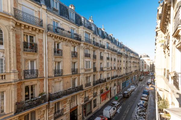 Appartement Paris 18e - GRANDES CARRIÈRES / RUE CAVALLOTTI