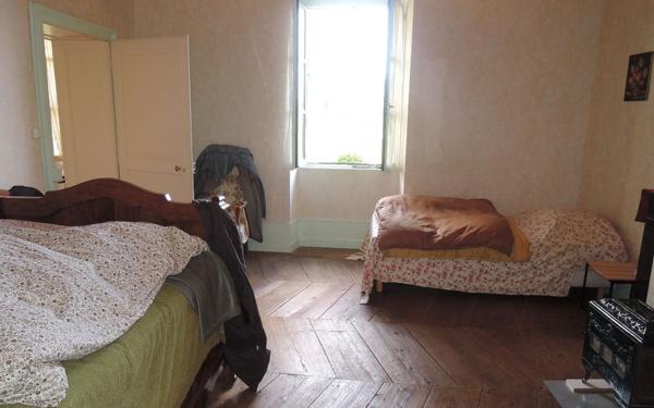 Maison à vendre    5 pièces •  Hostiaz